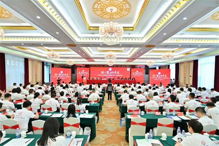 <b>珠海市新阶联换届  杨智雄当选会长</b>